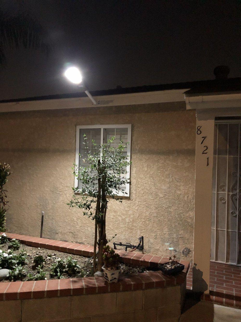 Super Bright LED Sunpower Solar Street Light for Garden Outdoor