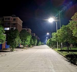 50W 60W 80W Small Power Smart MPPT PWM Remote Controller Solar LED Outdoor Light with LiFePO4 Battery