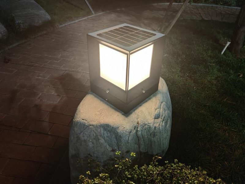 Square Style Smart Solar Control LED Lighting Outdoor Solar Garden Light with LED Light & LiFePO4 Battery