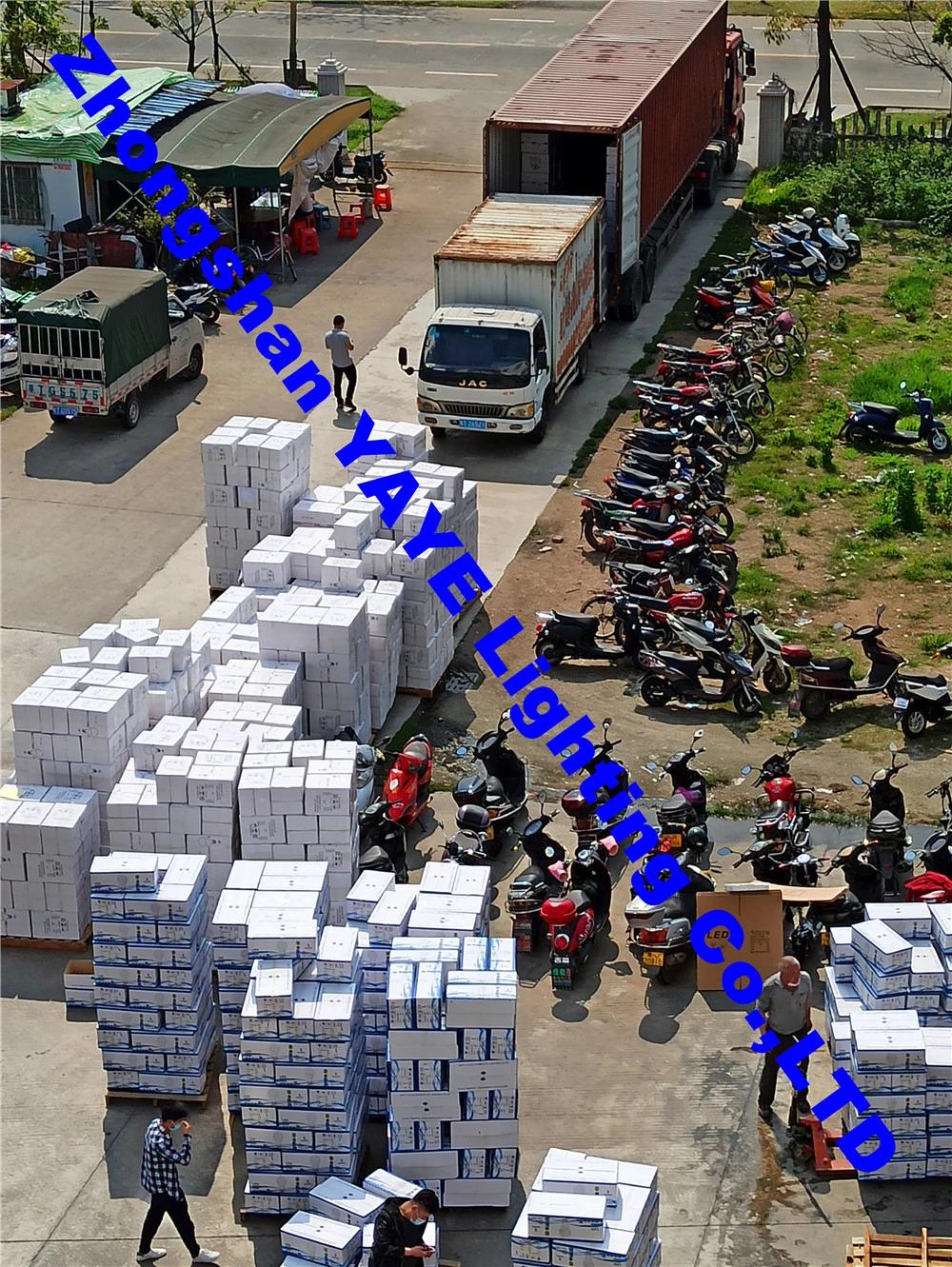 Yaye 18 Competitive Price E27 Smart Rechargeable Solar Emergency 7W/12W LED Bulbs (Zhongshan YAYE Lighting Co., Ltd)