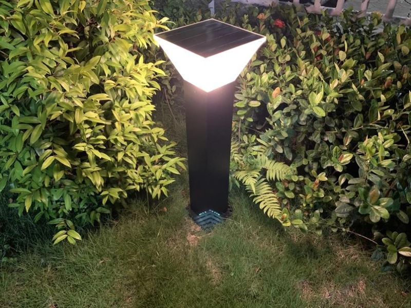 Remote Control LED Lighting Alu. 8W Solar Panel Outdoor Solar Lawn Light with LED Light Lamp