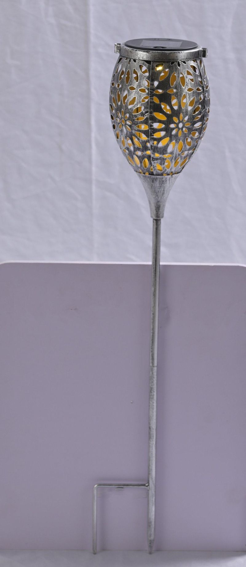 Metal Solar Stake Light with Flame Effect (flower pattern)